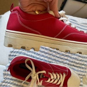 Sketchers size 9 really cute sneakers